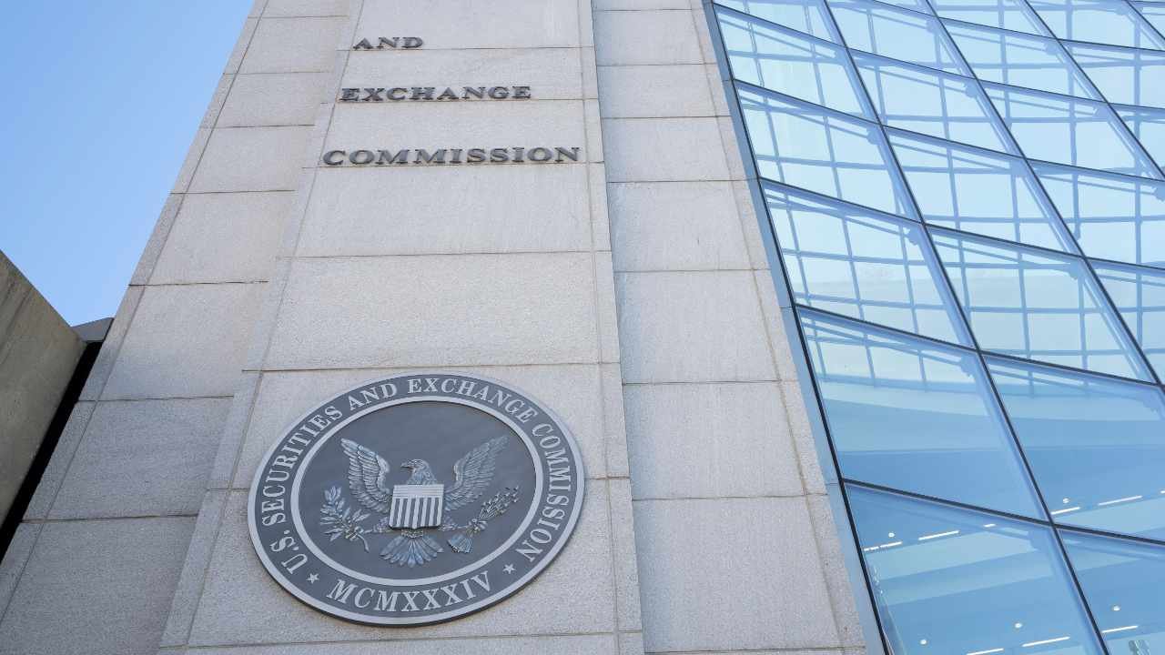 SEC Chair Declares ‘Crypto’s Time Has Come’—Champions ‘Super-App’ Trading Innovation